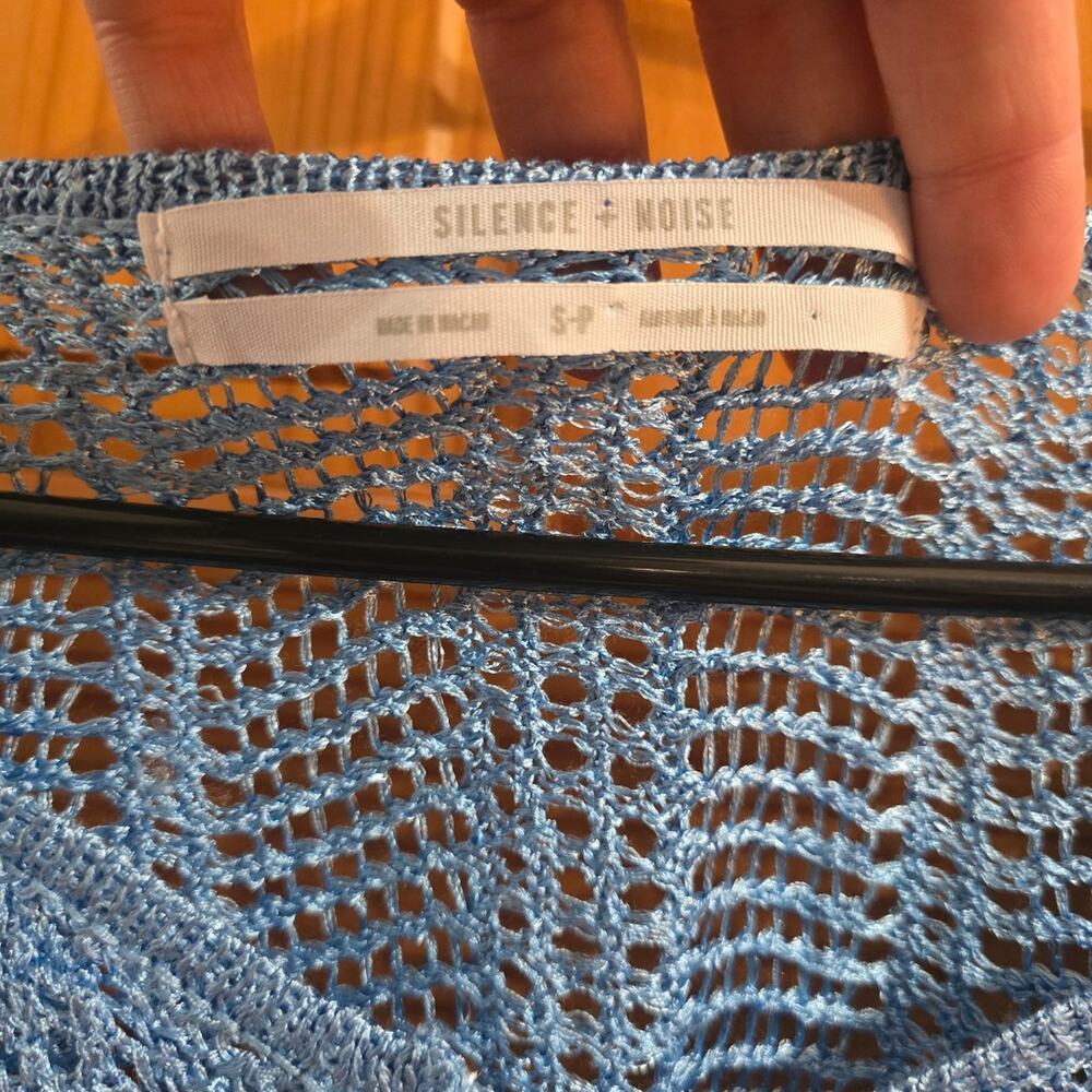 Silence + Noise blue open-knit crop sweater size small - Picture 3 of 4